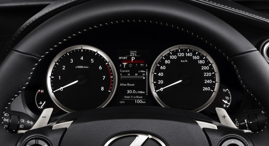  Lexus IS300h 2013 года  (фото 8 из 26)